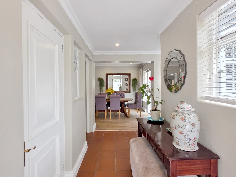 4 Bedroom Property for Sale in Constantia Western Cape